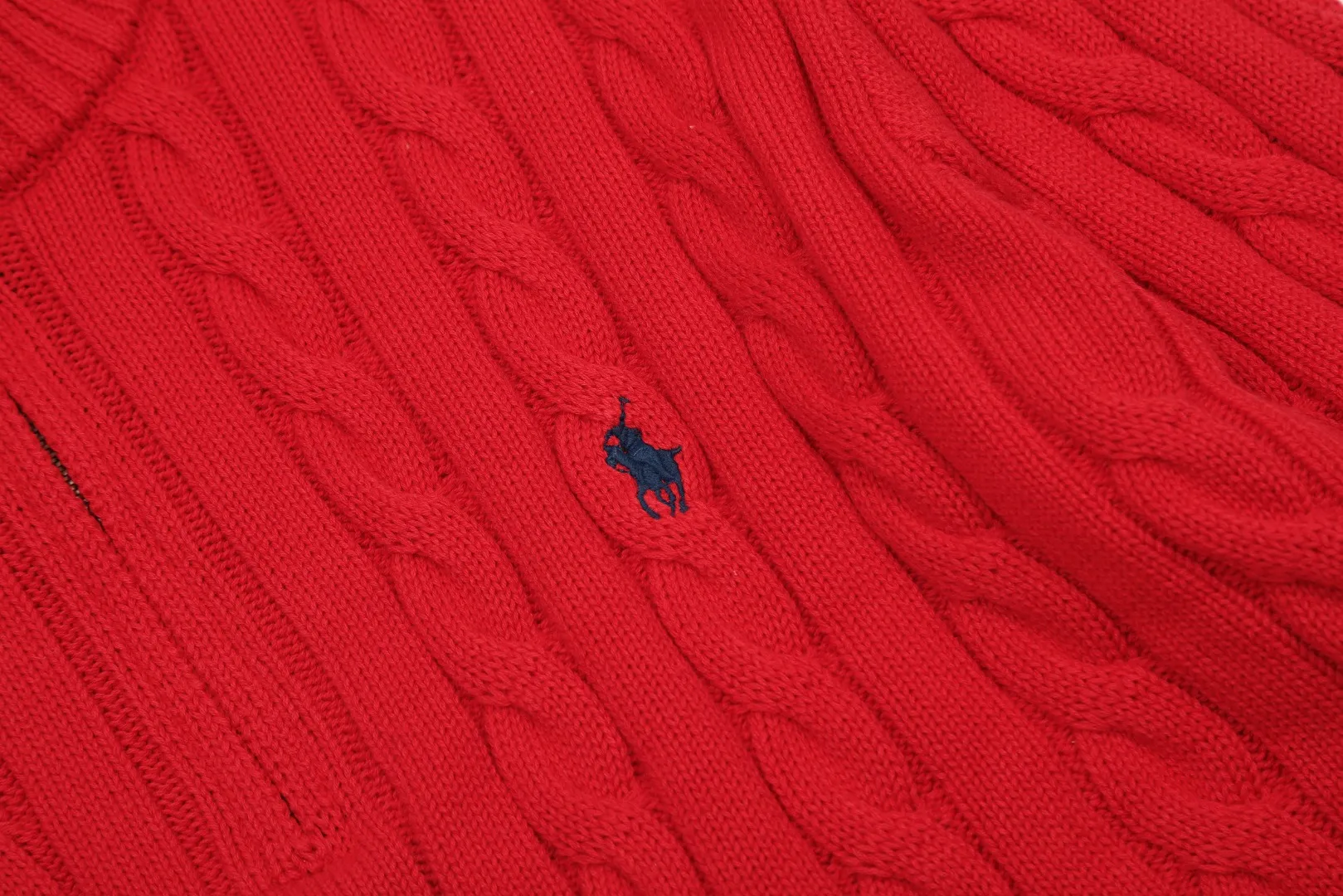 🅿️250 "Top quality" Style number: DS014# [Ralph Lauren half-zip solid color pony embroidered logo twist knitted sweater] ✅Ralph Lauren half-zip classic basic versatile unisex couple pullover sweater ✅Main supplier platform live broadcast Wholesale entity Replenish when out of stock Not removed from shelves ✅ZP quality 1:1 version Scan the code to enter the GF website Counter quality ✅Detailed quality The only one in Guangzhou Imported quality cotton yarn, focusing on high-end, cost-effective, good quality needless to say ✅The version is restored to the original order, the maximum size can be worn up to 200 pounds, loose, comfortable and stress-free ✅The upper body is simple and easy to match, ootd must-have style, good-looking clothes are never picky, a must-have wardrobe recommendation Size: S-XL Color: Navy blue, off-white, black, gray, khaki, light blue, yellow, pink, olive green, Chinese red
